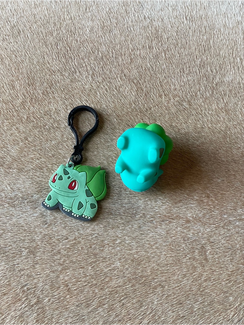 Bulbasaur Keychain & Figure Bundle - Picture 3 of 4